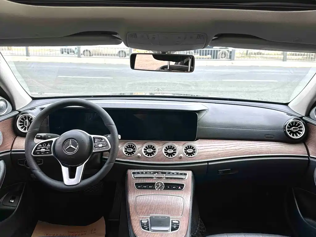 Mercedes-Benz E-Class — миниатюра 6