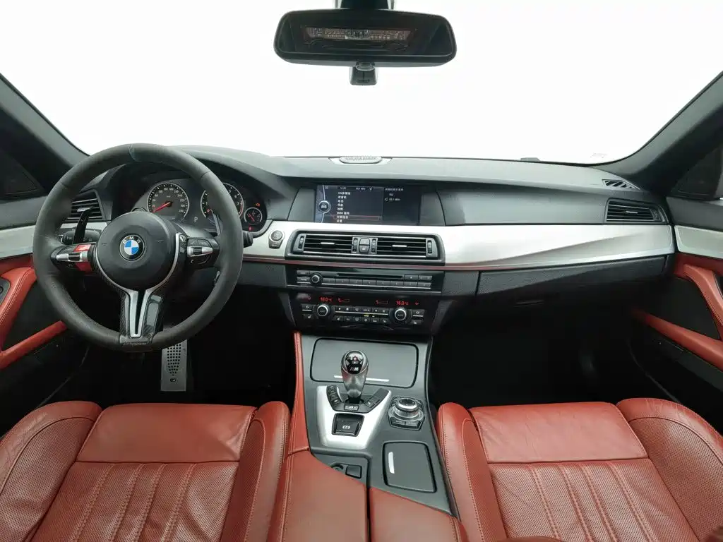 BMW M5 — миниатюра 5