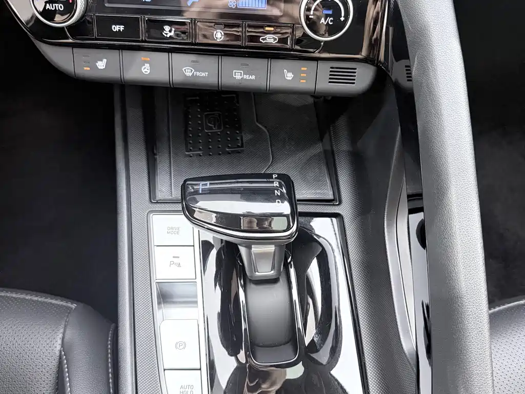 Hyundai Elantra 2023 1.5L CVT LUX Luxury