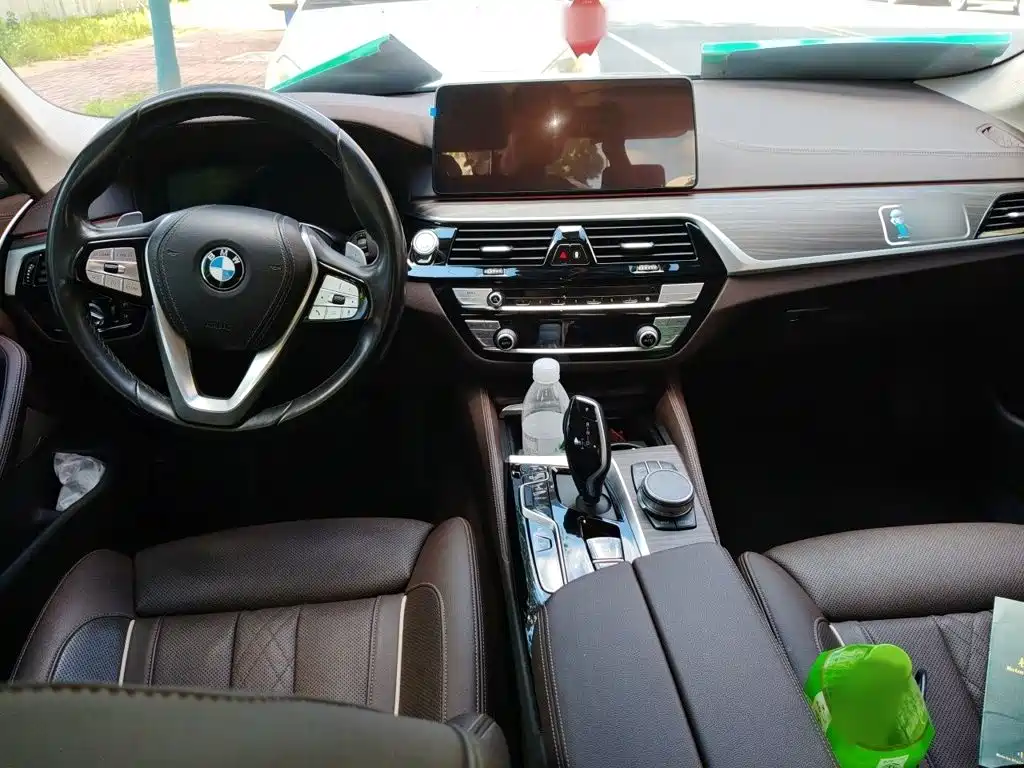 BMW 5 Series — миниатюра 13