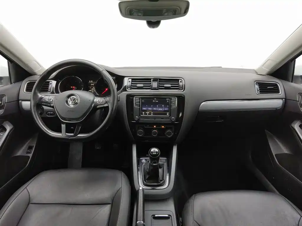 Volkswagen Sagitar 2018 1.6L MT Comfort