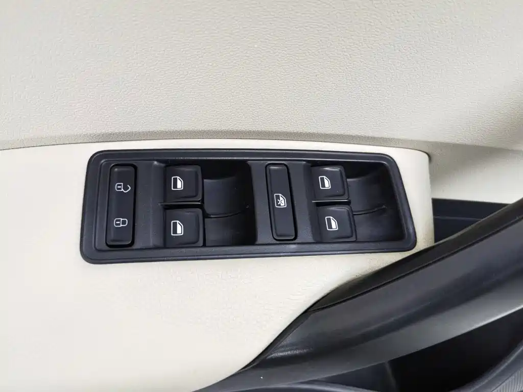Skoda Rapid — миниатюра 9