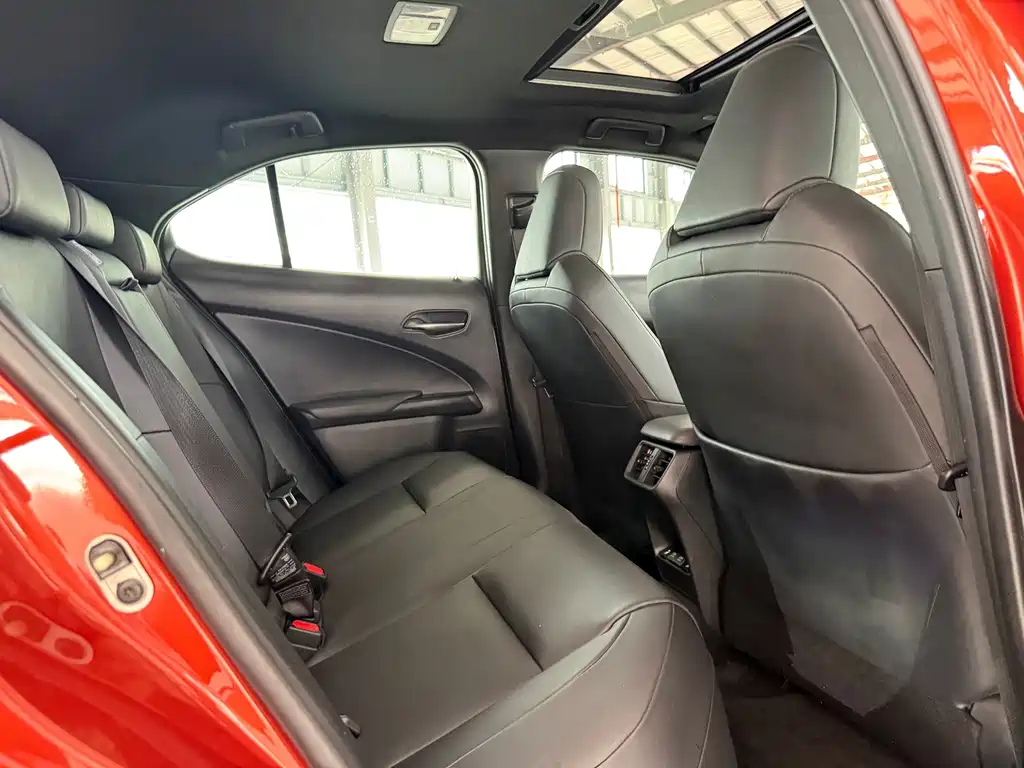 Lexus UX New Energy — миниатюра 9