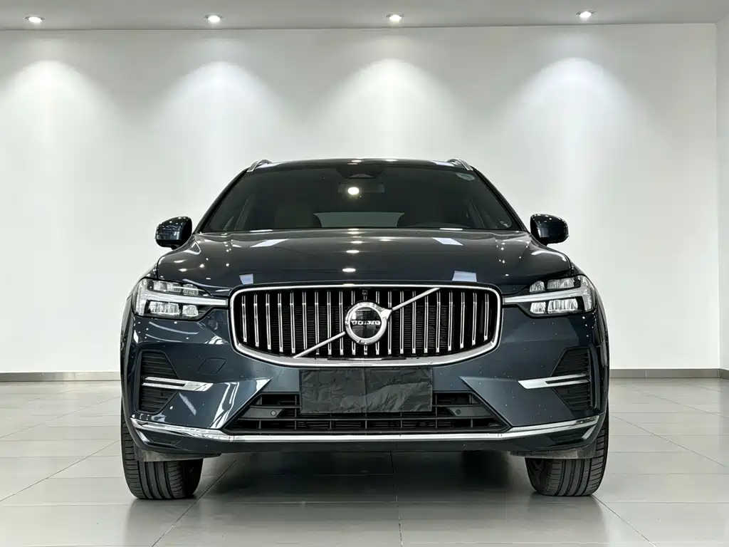 Volvo XC60 2024 B5 Luxury
