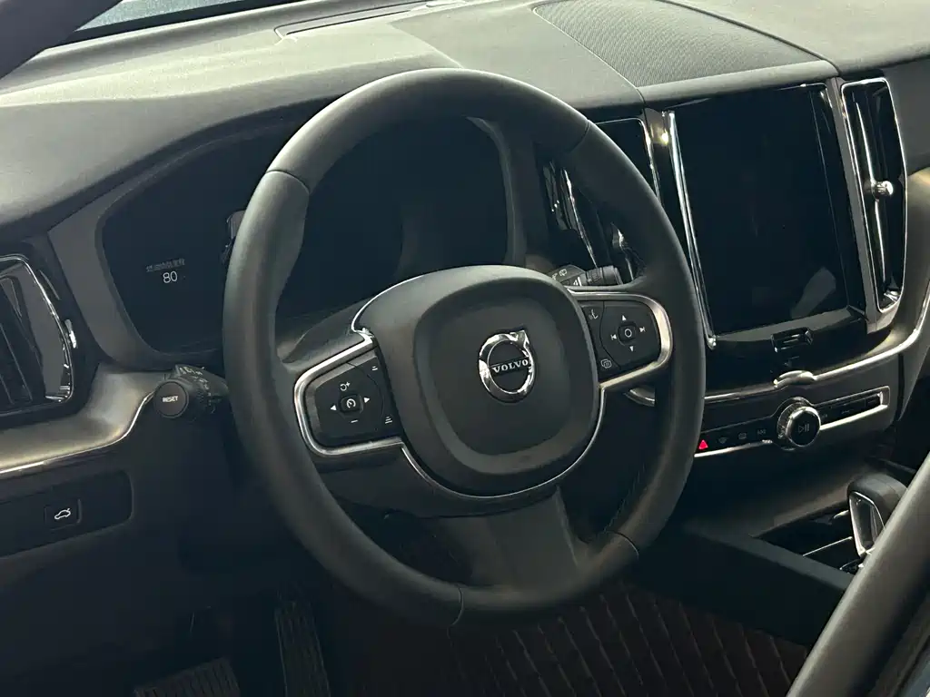 Volvo XC60 2024 B5 Luxury