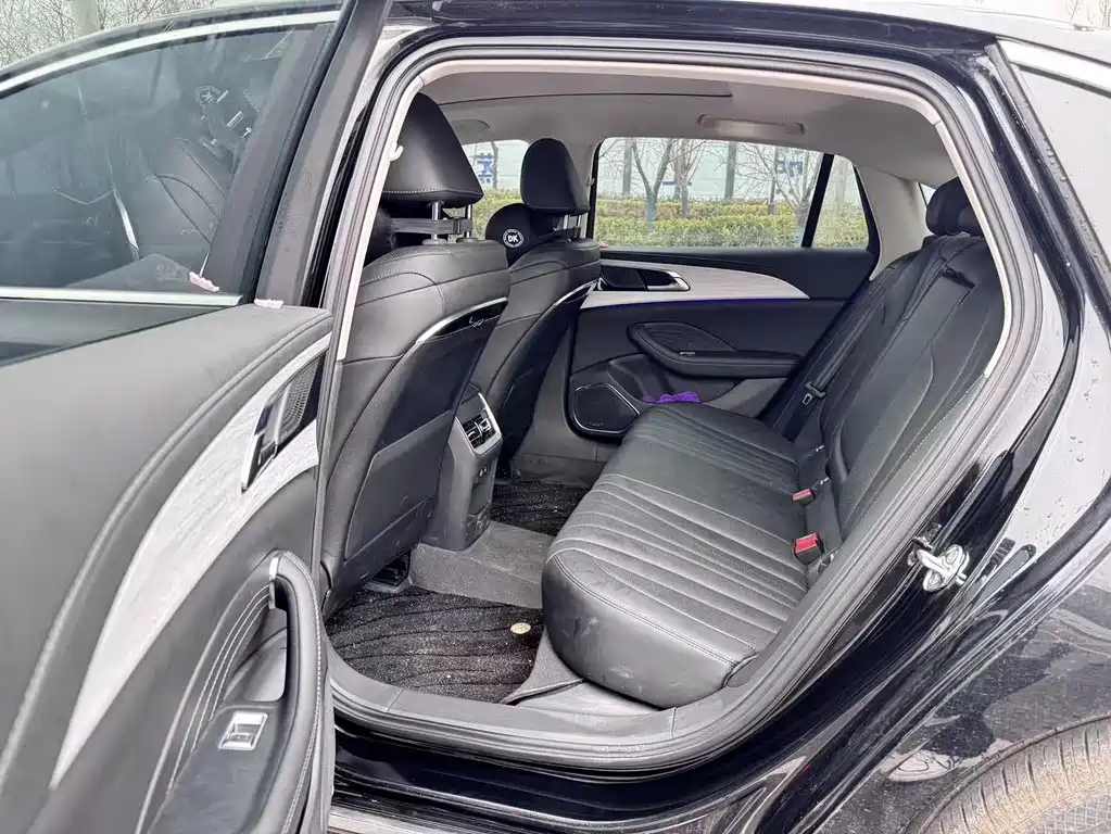 Hongqi H5 2025 2.0T AT