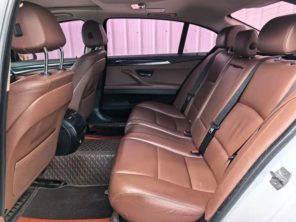 BMW 5 Series — миниатюра 6