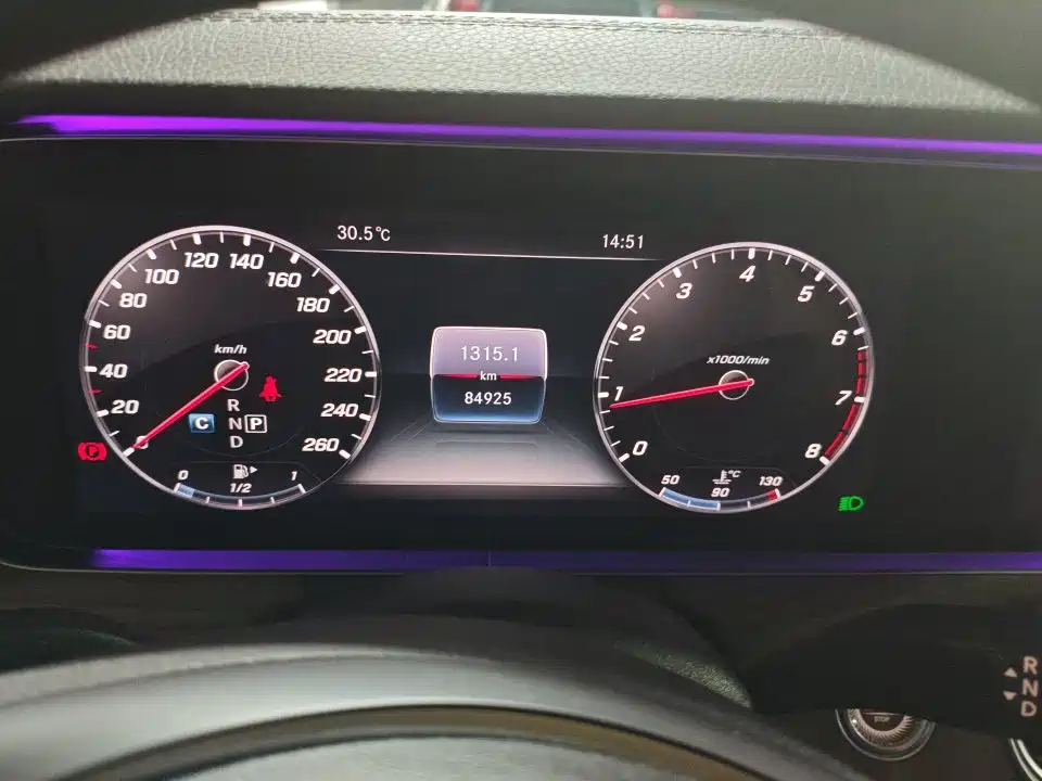Mercedes-Benz E-Class — миниатюра 6