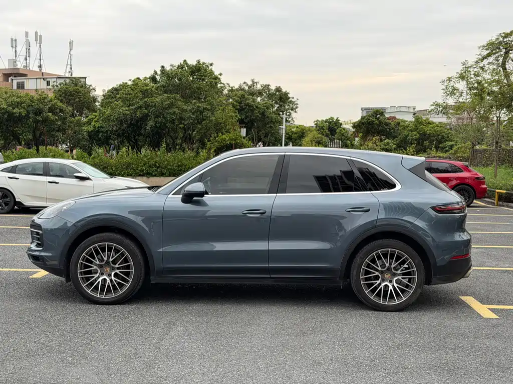 Porsche Cayenne — миниатюра 3