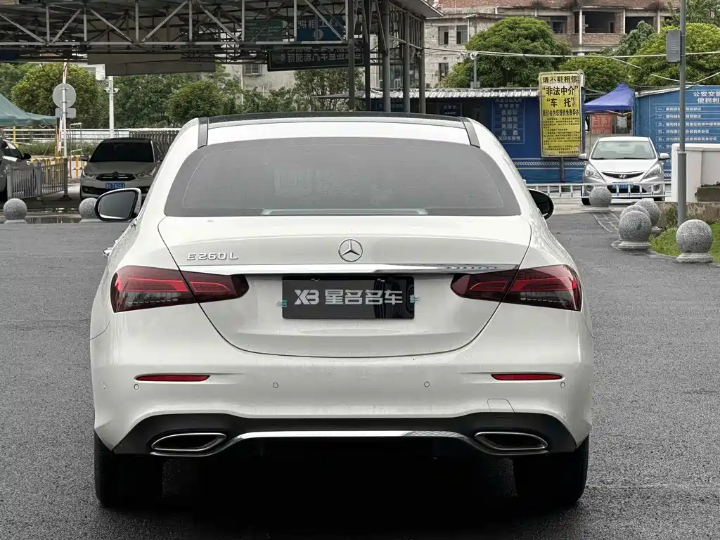 Mercedes-Benz E-Class — миниатюра 8