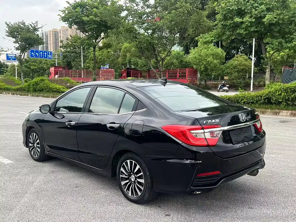 Honda Crider 2015 1.8L AT Luxury