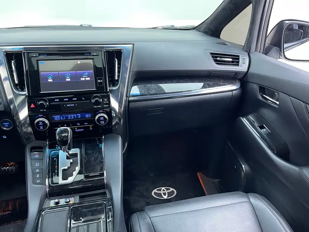 Toyota Vellfire — миниатюра 7
