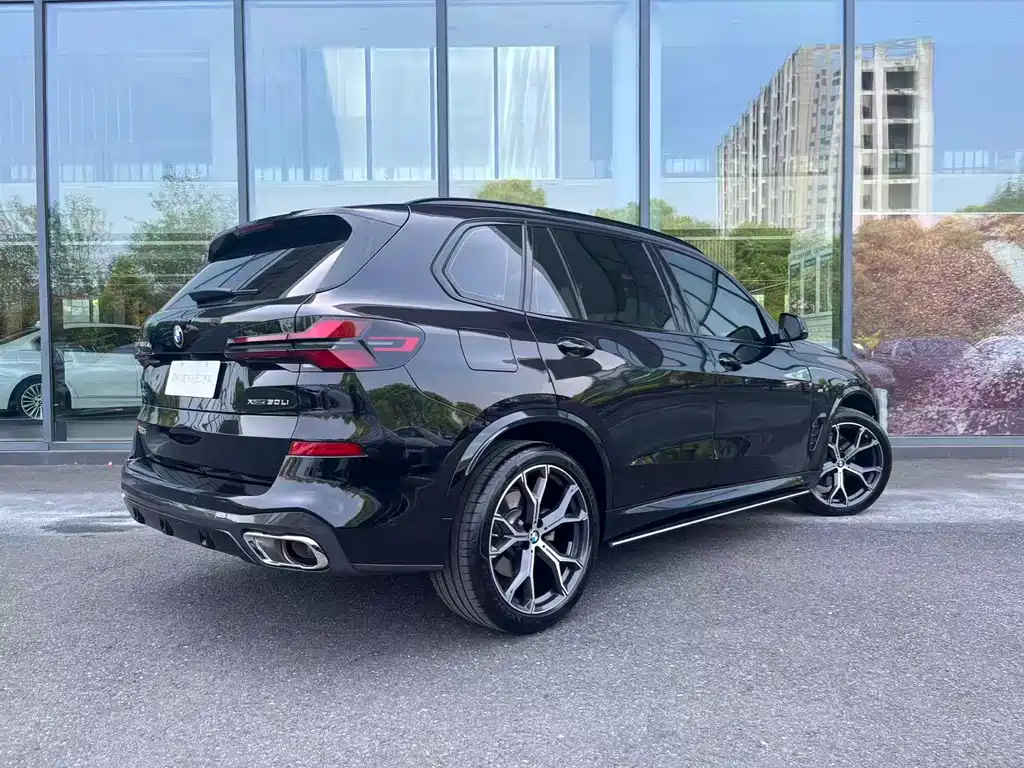 BMW X5 2023 xDrive 30Li Premium M Sport