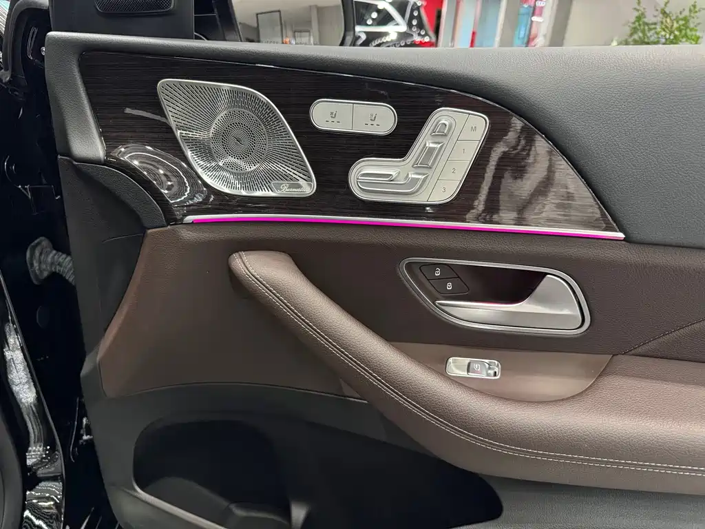 Mercedes-Benz GLS — миниатюра 19