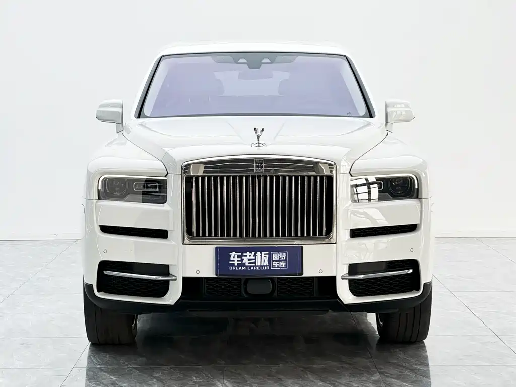 Rolls-Royce Cullinan 2022 6.7T мест