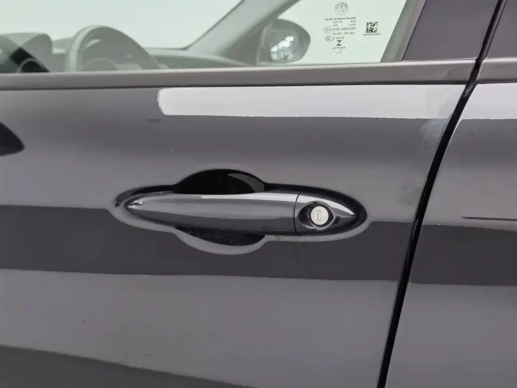 Alfa Romeo Stelvio — миниатюра 18