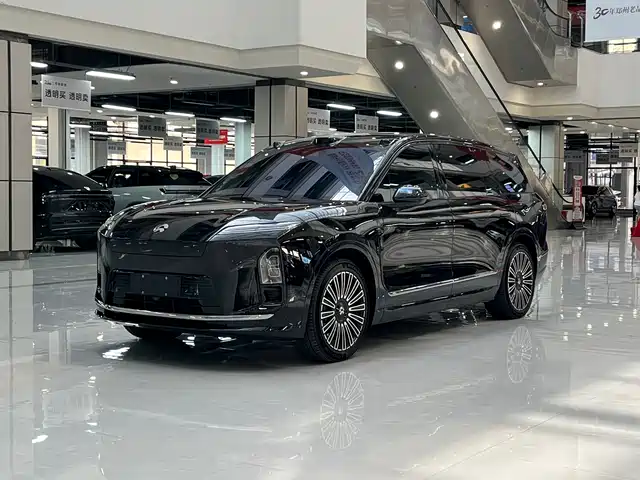 2025 Nio ES8
