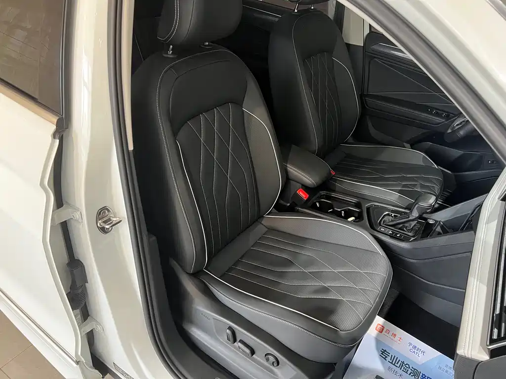 Volkswagen Tiguan L — миниатюра 14