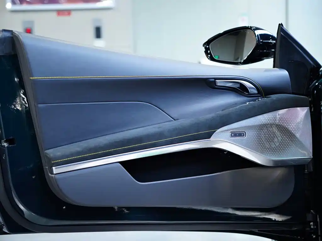 Lotus Emira — миниатюра 16