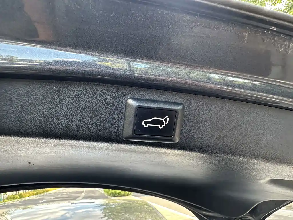 Tesla Model 3 — миниатюра 22