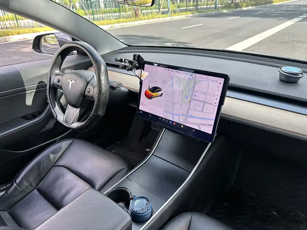 Tesla Model 3 — миниатюра 12