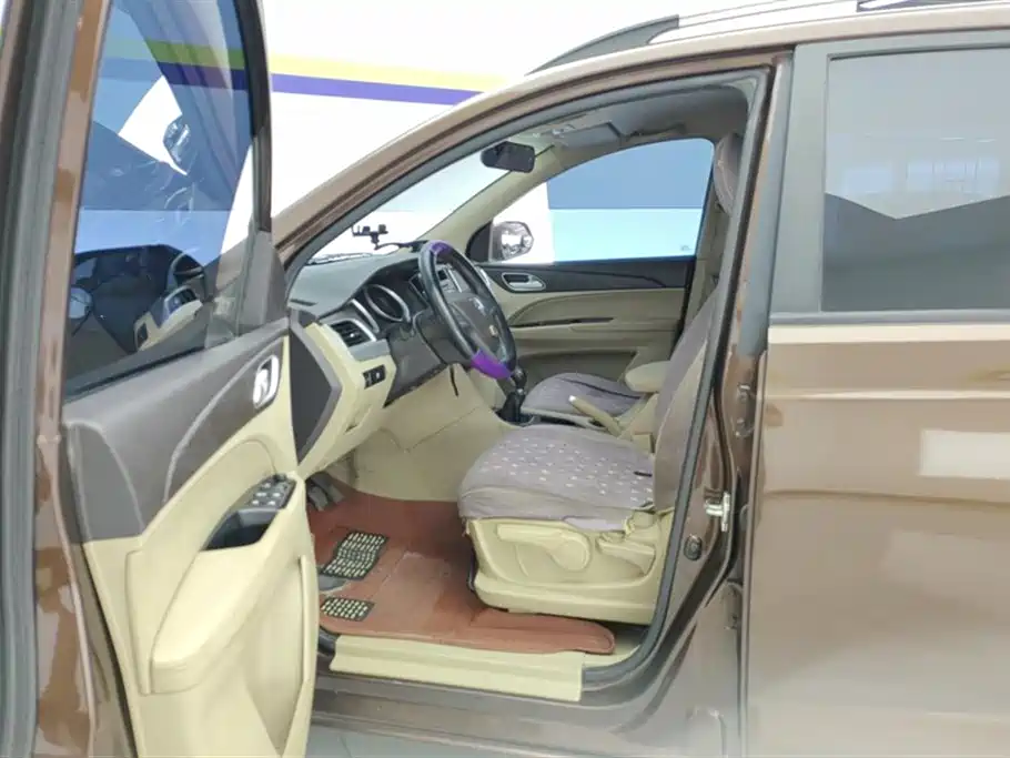 Baojun 730 2016 1.5L MT 7 мест