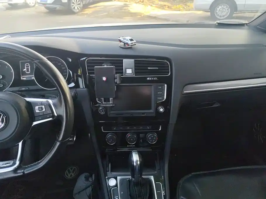 Volkswagen Golf — миниатюра 13