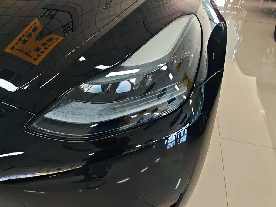 Tesla Model Y — миниатюра 5