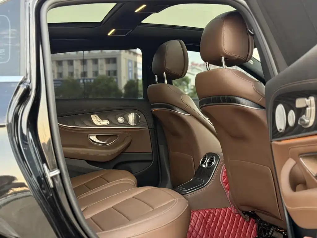 Mercedes-Benz E-Class — миниатюра 14