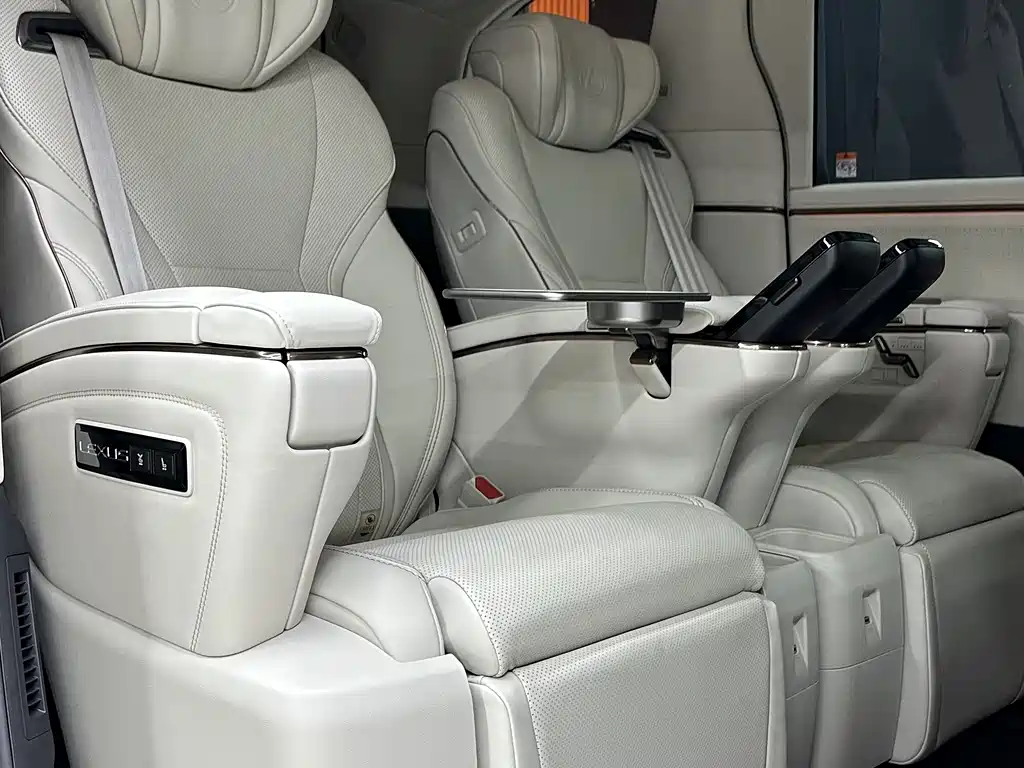Lexus LM - фото 16