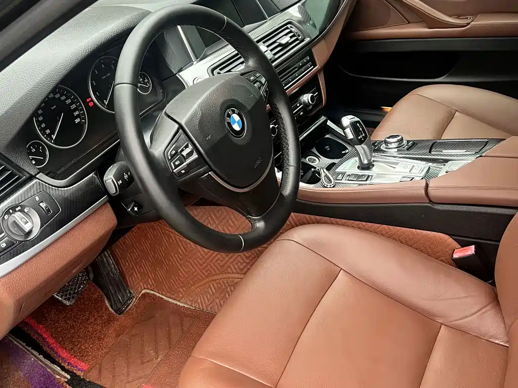 BMW 5 Series — миниатюра 4