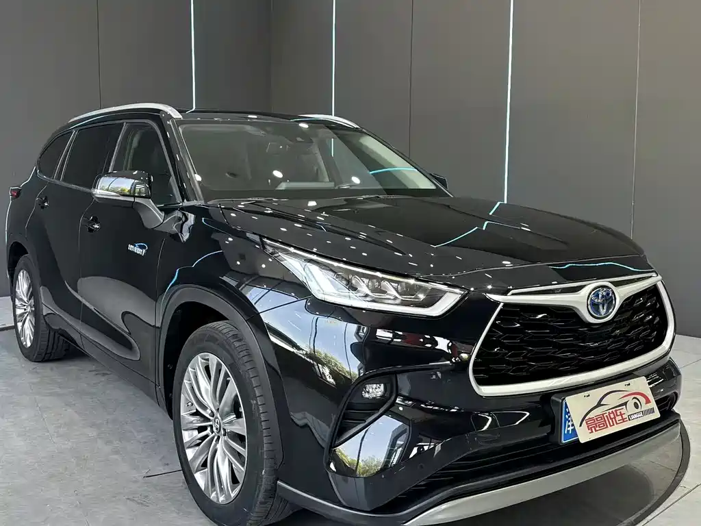 Toyota Highlander 2022 2.5L Luxury 7 мест