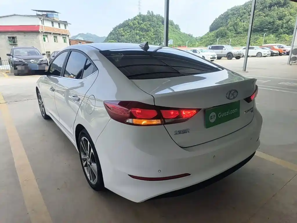 Hyundai Elantra — миниатюра 5