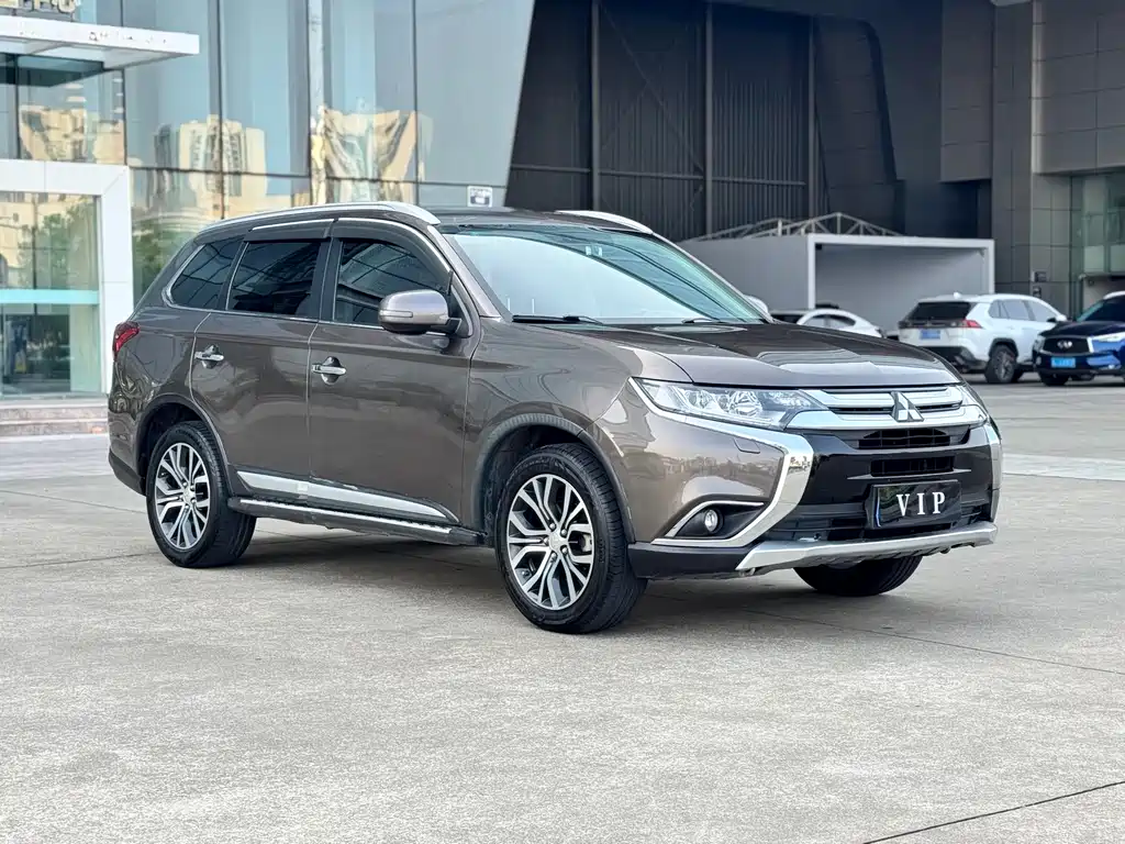 MITSUBISHI OUTLANDER