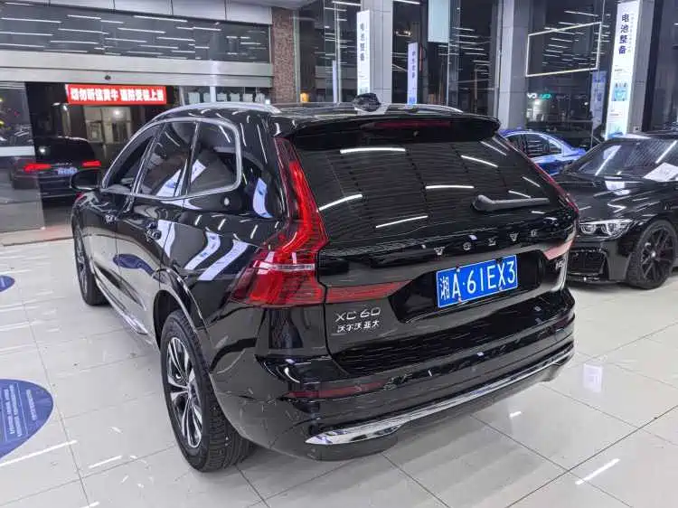 Volvo XC60 2025 B5 Luxury