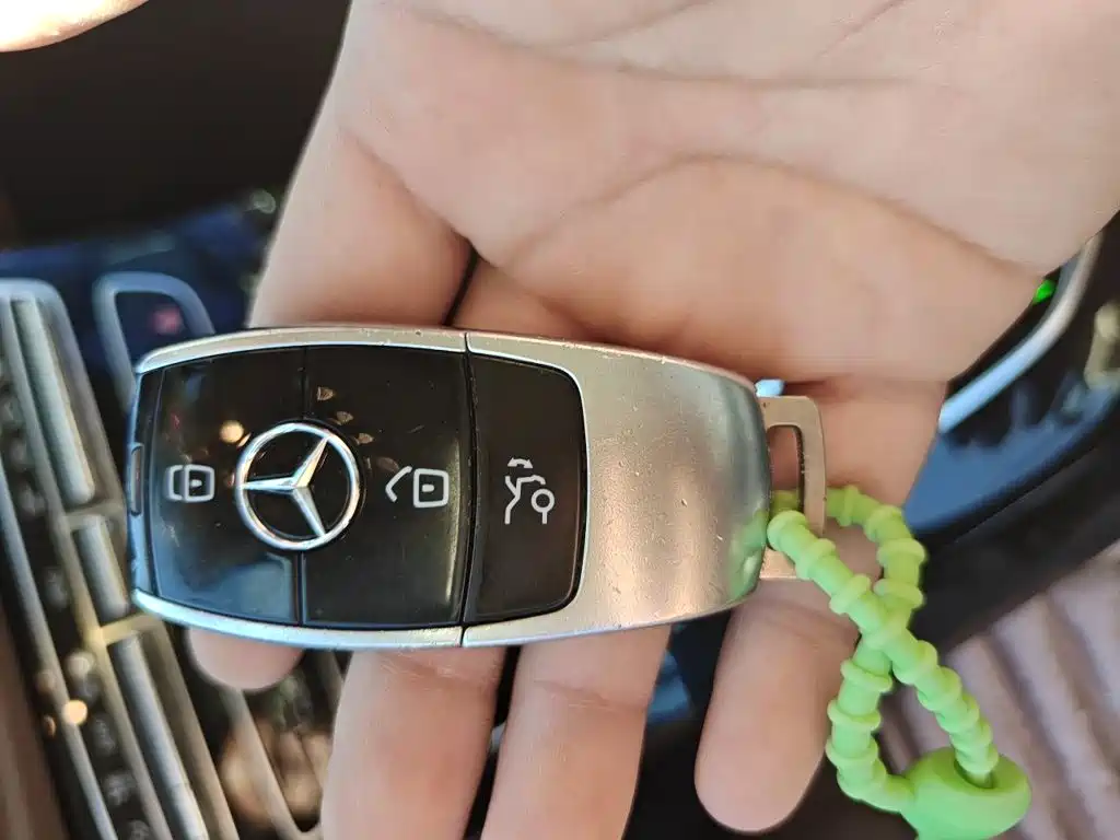 Mercedes-Benz E-Class — миниатюра 9