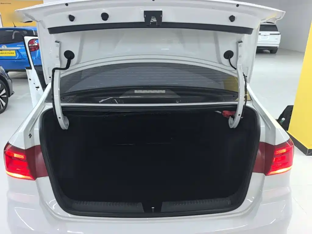 Volkswagen Santana — миниатюра 19