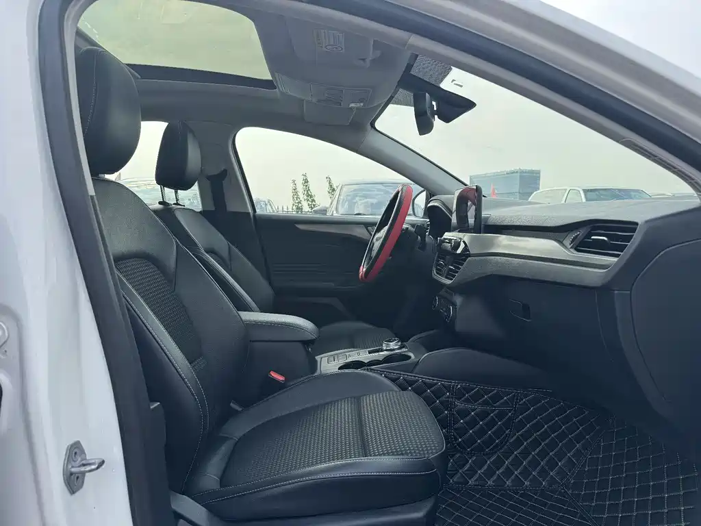 Ford Focus 2020 EcoBoost 180 AT