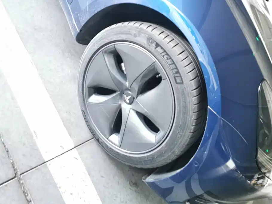 Tesla Model 3 — миниатюра 6