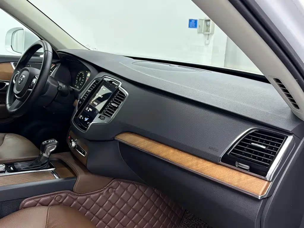 Volvo XC90 — миниатюра 11