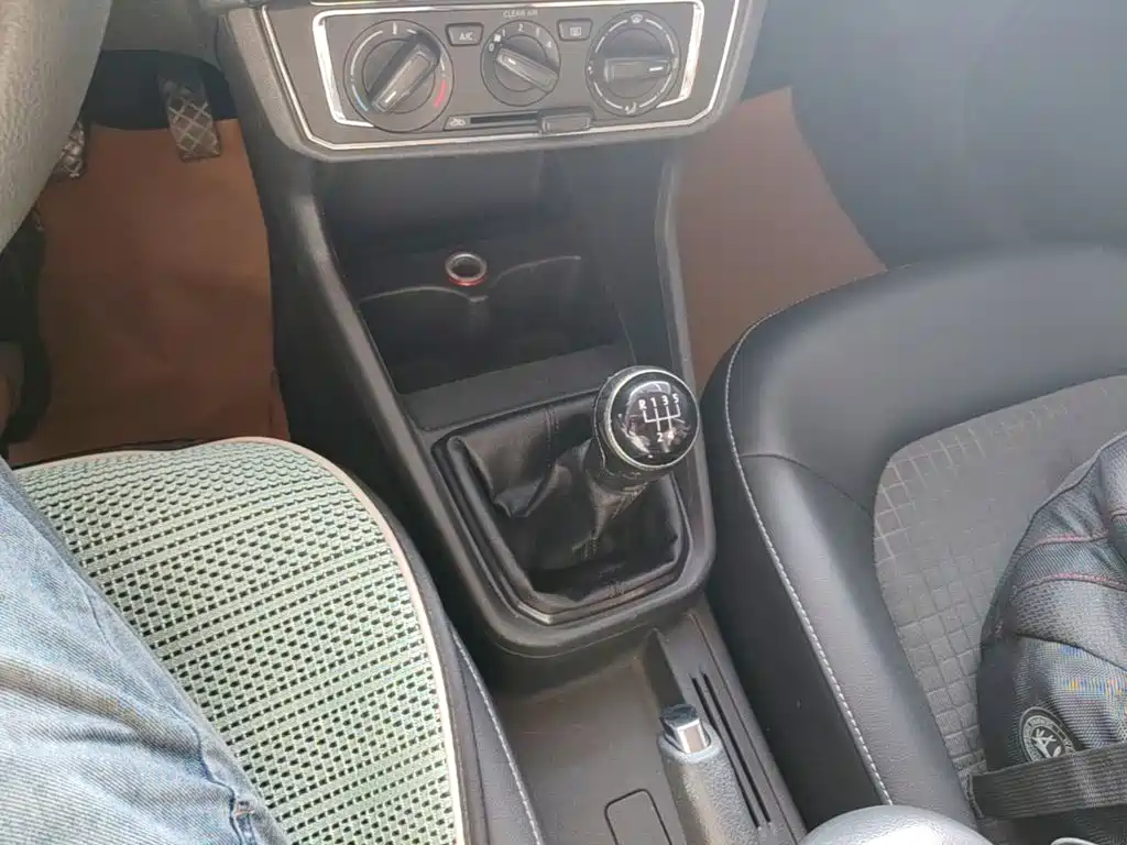 Volkswagen Santana — миниатюра 14
