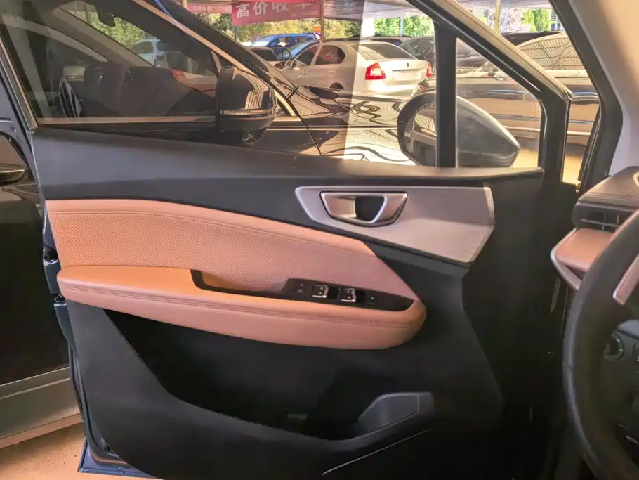 Wuling Jiachen — миниатюра 7