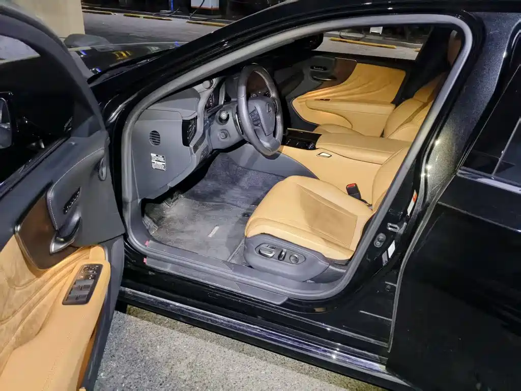 Lexus LS — миниатюра 2