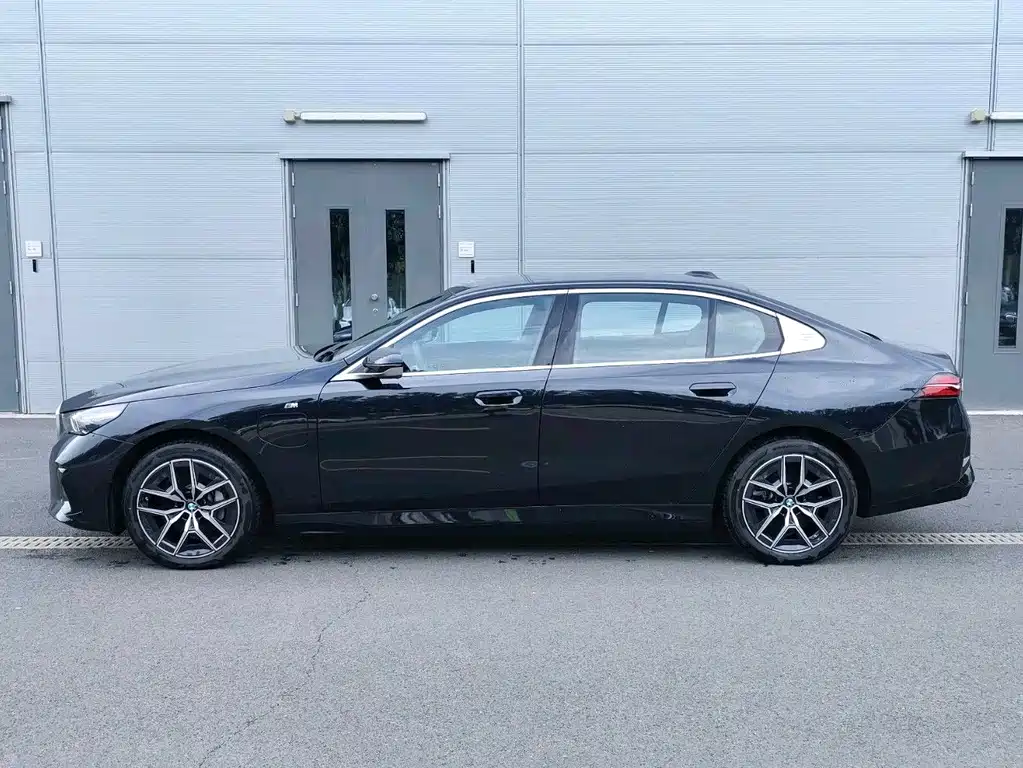 BMW i5 — миниатюра 4