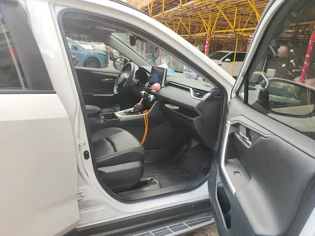 Toyota RAV4 — миниатюра 18