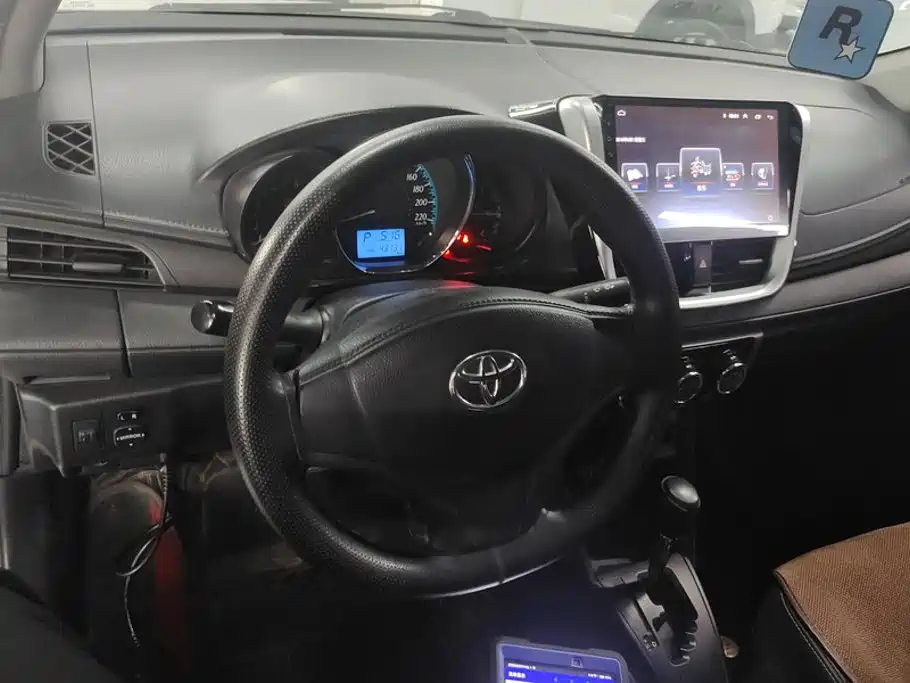 Toyota Yaris L — миниатюра 12
