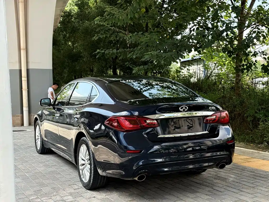 Infiniti Q70 — миниатюра 6