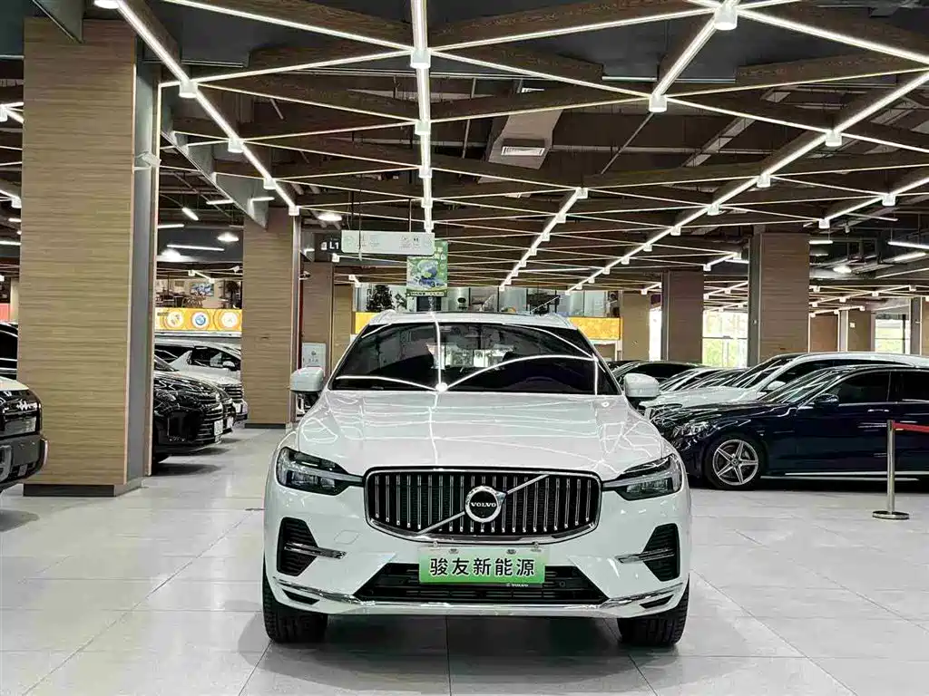 Volvo XC60 2025 Luxury