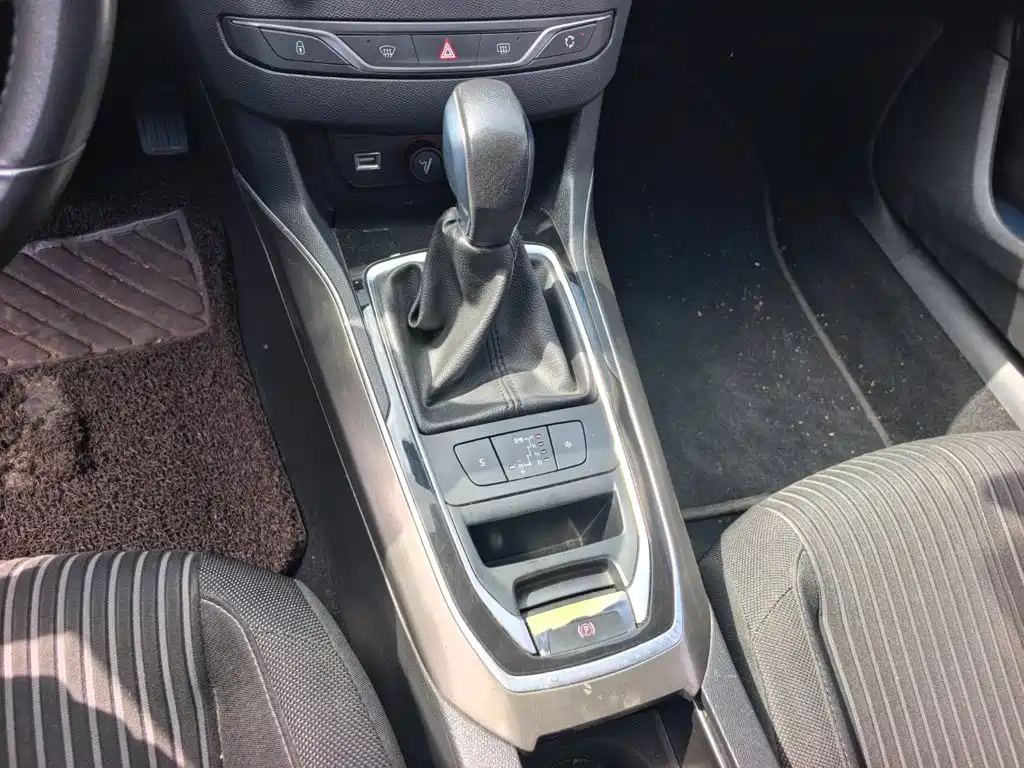 Peugeot 408 — миниатюра 13