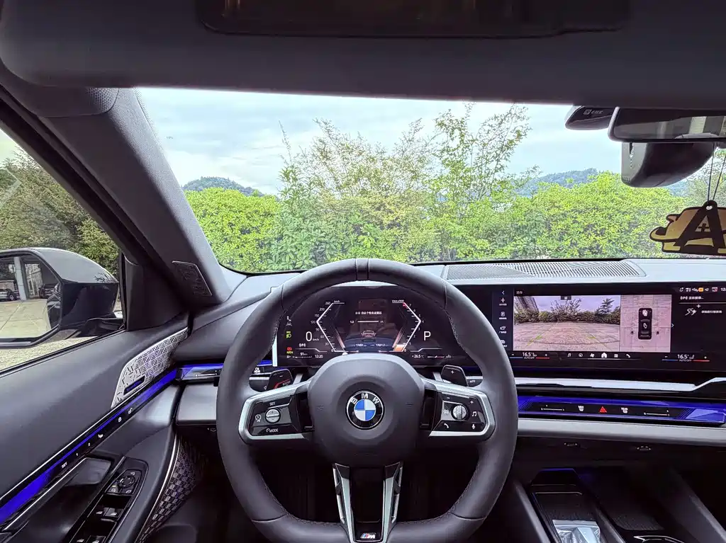 BMW 5 Series — миниатюра 10